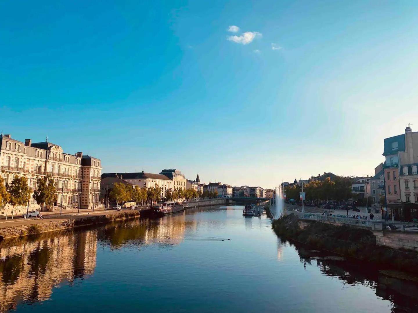 Logement Neuf "Meuse" - Hyper Centre - Parking Proche - Proche Gare - 4 Chambres - Terrasse Couverte - Wifi ! Gere Par Prestazen'Services Verdun-sur-Meuse Kültér fotó