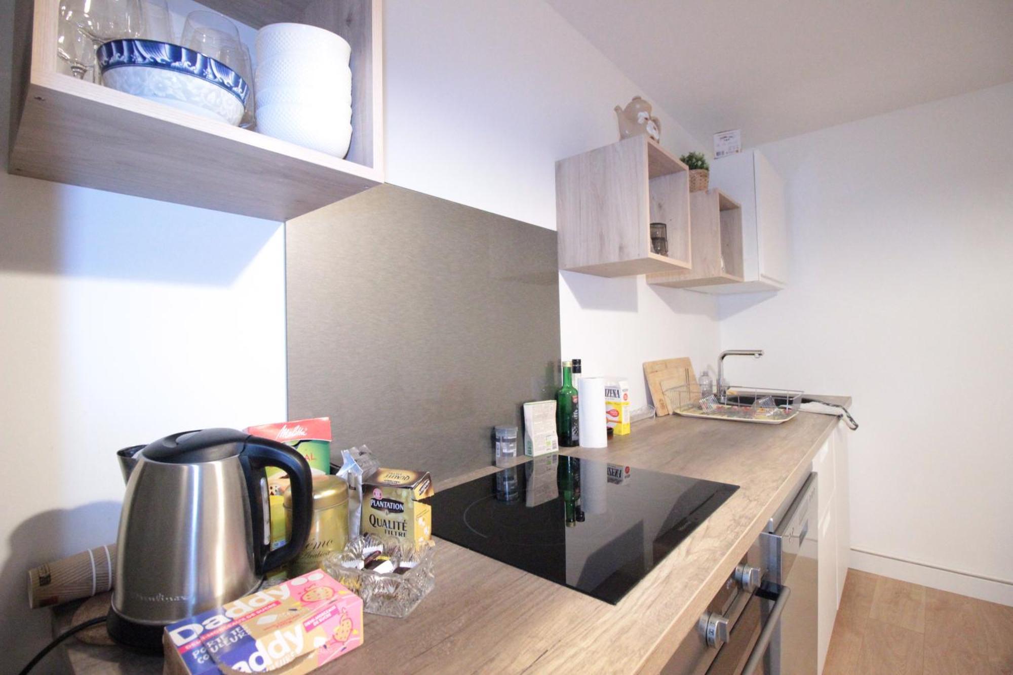 Logement Neuf "Meuse" - Hyper Centre - Parking Proche - Proche Gare - 4 Chambres - Terrasse Couverte - Wifi ! Gere Par Prestazen'Services Verdun-sur-Meuse Kültér fotó
