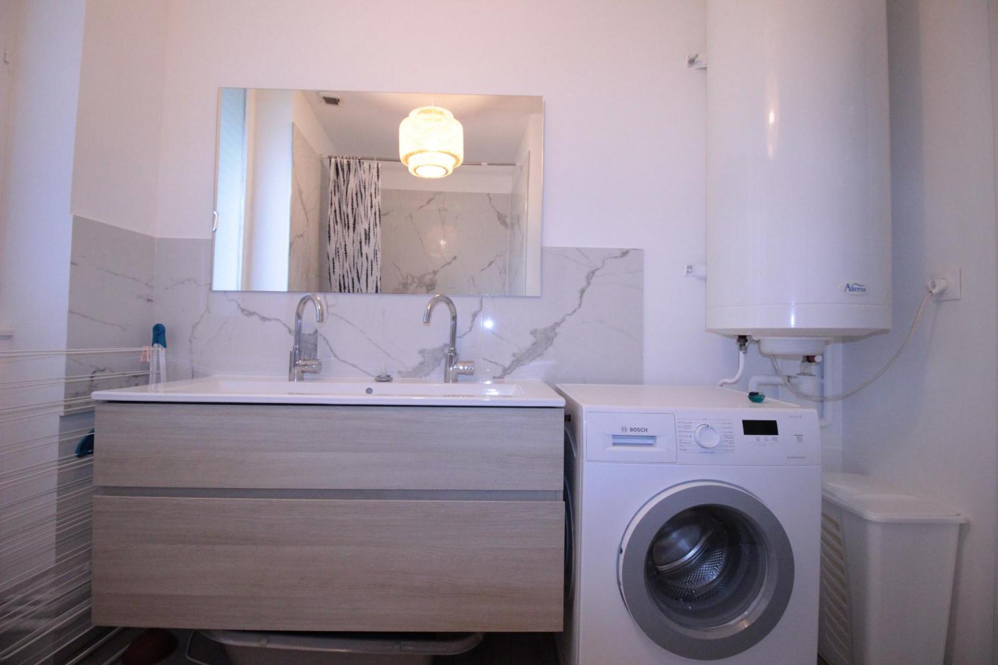 Logement Neuf "Meuse" - Hyper Centre - Parking Proche - Proche Gare - 4 Chambres - Terrasse Couverte - Wifi ! Gere Par Prestazen'Services Verdun-sur-Meuse Kültér fotó