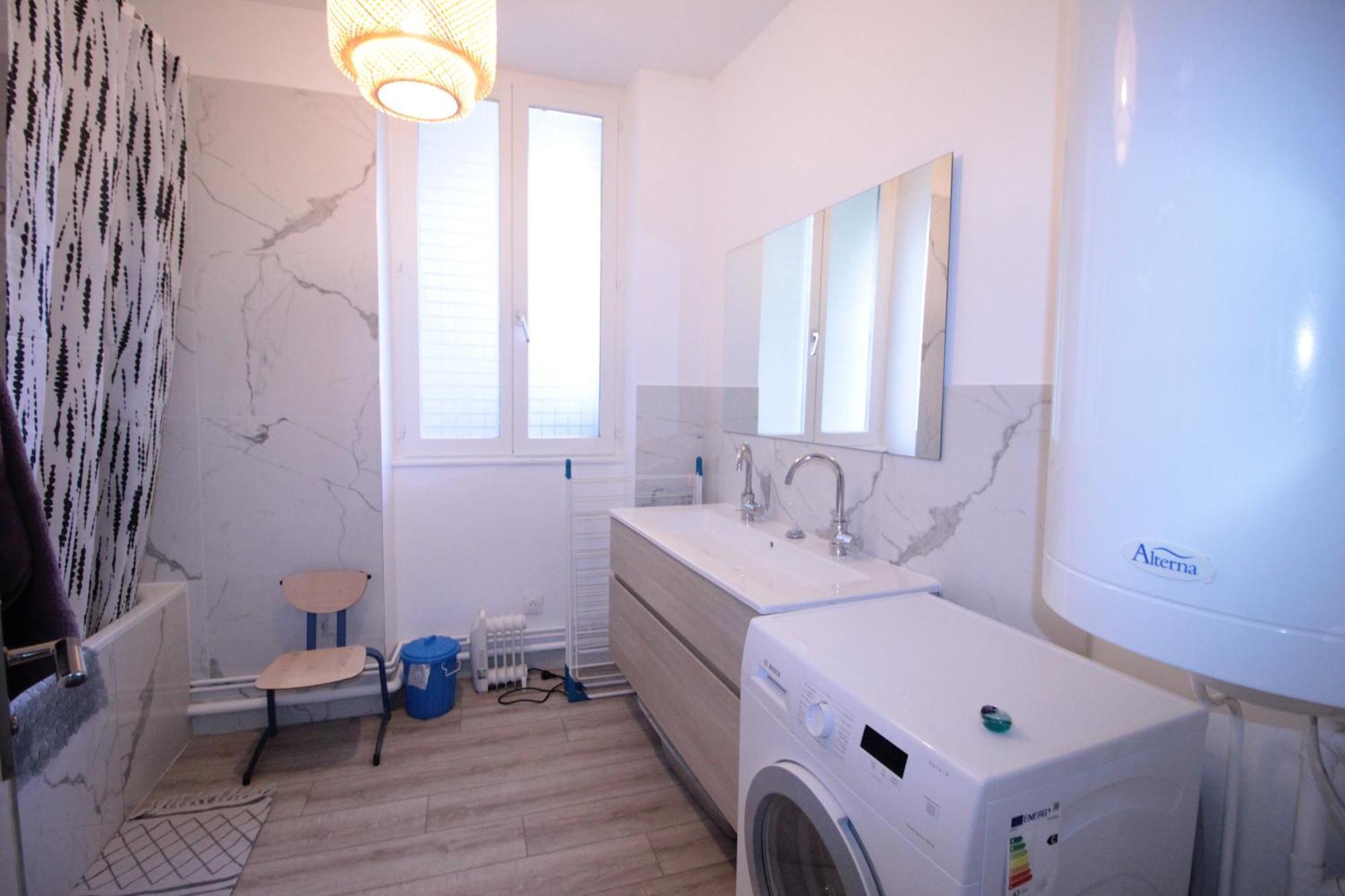 Logement Neuf "Meuse" - Hyper Centre - Parking Proche - Proche Gare - 4 Chambres - Terrasse Couverte - Wifi ! Gere Par Prestazen'Services Verdun-sur-Meuse Kültér fotó