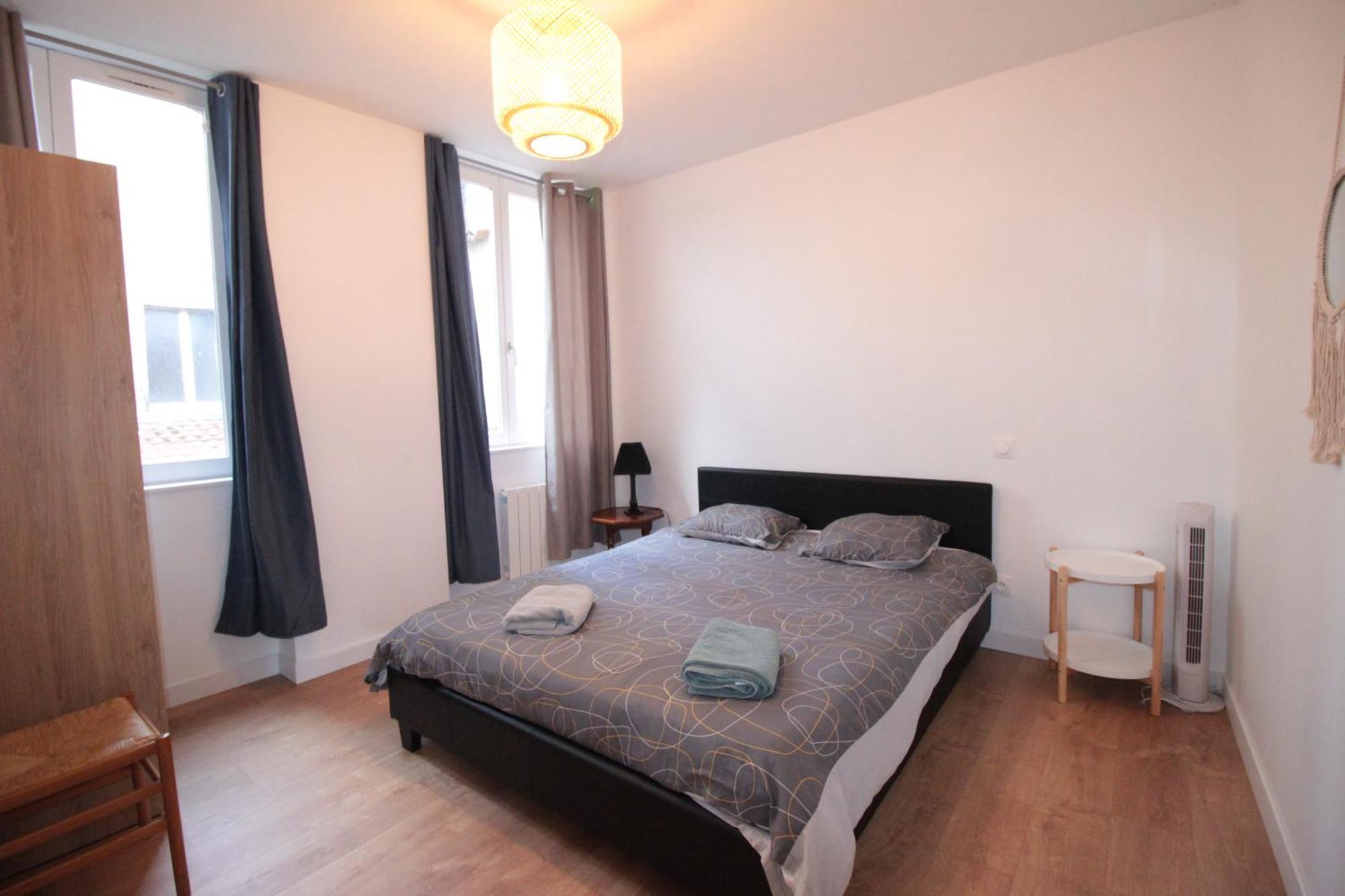 Logement Neuf "Meuse" - Hyper Centre - Parking Proche - Proche Gare - 4 Chambres - Terrasse Couverte - Wifi ! Gere Par Prestazen'Services Verdun-sur-Meuse Kültér fotó